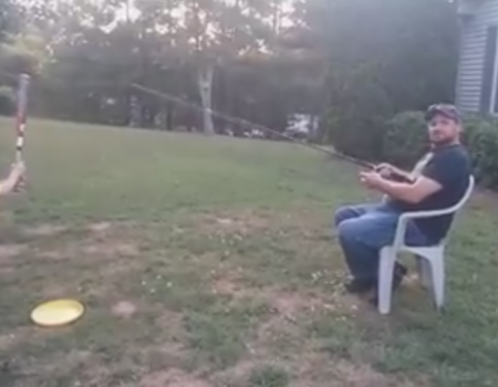 Virales Video „Bequem mit seinem Sohn Baseball spielen“