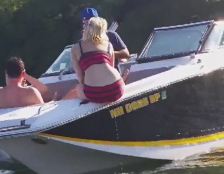 Virales Video „Neulich im Missispippi – Frau pinkelt auf einem Boot“