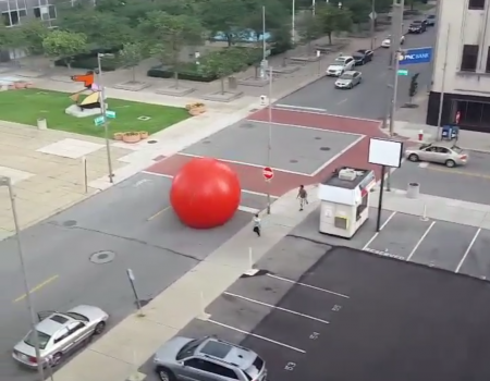 Virales Video „Big Red Ball“
