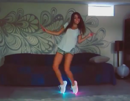 Virales Video „Schuhe mit Lichteffekten, 7 Farben für echte Diskotänzer“