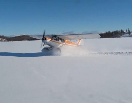 Virales Video „Flugzeug landet auf einem eingefrorenen See“