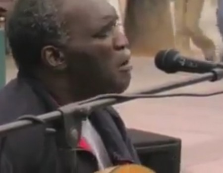 Virales Video „Straßenmusiker Roger Ridley aus Santa Monica wird über 300.000 Mal geteilt“