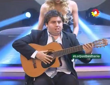 Virales Video „Blinder Spanier mit Gitarre will die Bühne rocken“
