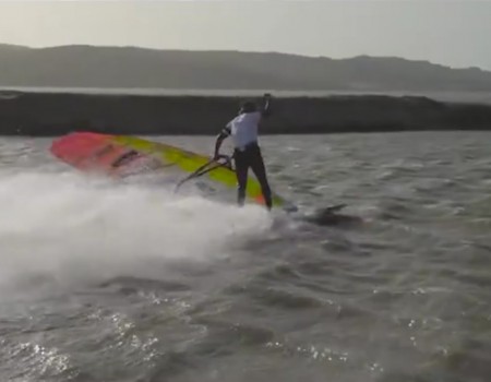 Virales Video „Surfer erreicht 98 km/h mit seinem Surfbrett“