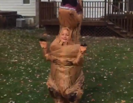 Virales Video „T-Rex-Kostüm für Kinder wird über 140.000 Mal retweetet“