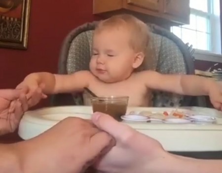 Virales Video „Das Tischgebet dieses kleinen Jungen erreicht über 55 Millionen Menschen im Netz“
