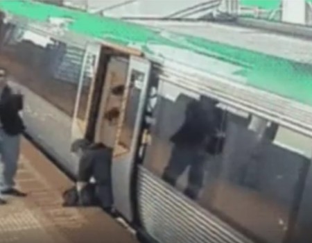 Virales Video „Menschen retten Mann auf einem Bahnsteig und werden mit über 254.000 Klicks belohnt“