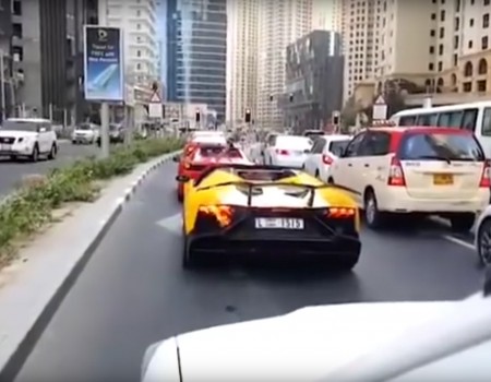Virales Video „Lamborghini brennt an einer Kreuzung in Dubai und erhält über 315.000 Klicks“