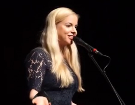 Virales Video „Julia Engelmann mit einem Gedicht für ihre Eltern mit 126.000 Klicks bei Facebook“