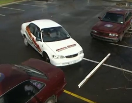 Virales Video „Guinnessbuch der Rekorde, Tightest Parallel Parking Record mit 1,4 Millionen Klicks“