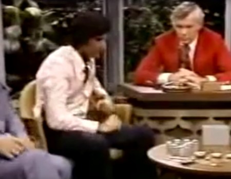 Virales Video „Uri Geller Fails on The Tonight Show aus dem Jahr 1973 mit über 465.000 Klicks“