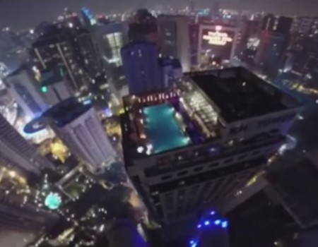 Virales Video „Basejumper landet elegant auf einer Party einer Dachterrasse“