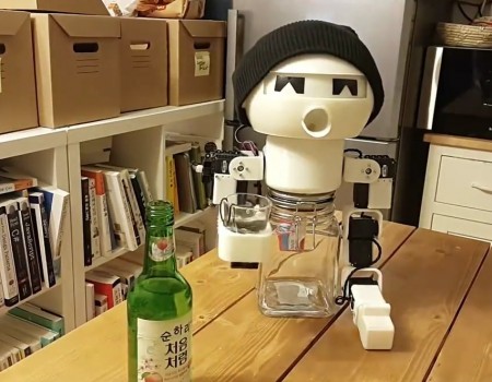 Virales Video „Robot Drinking Wingman“