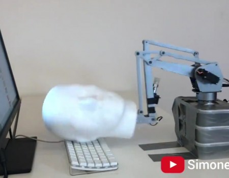 Virales Video „Ein Roboter zeigt wie man richtig im Internet argumentiert“