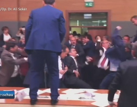 Virales Video „Schlägerei im türkischen Parlament“