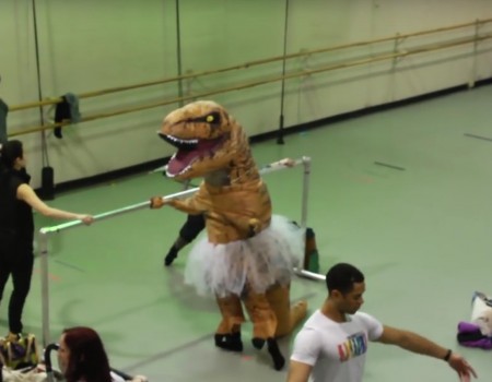 Virales Video „T-Rex tanzt Ballet“
