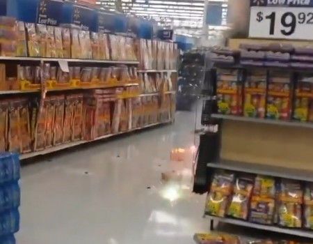 Virales Video „Silvesterknaller bei Walmart in Kettenreaktion“