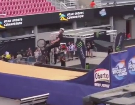 Virales Video „The Worlds First 1080 Front Flip“