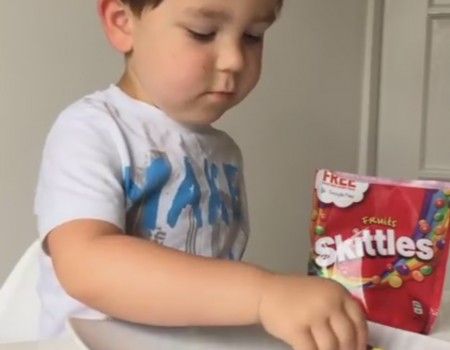 Virales Video „Cool Science Experiment With Skittles“