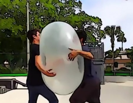 Virales Video „Giant Bubble Ball“