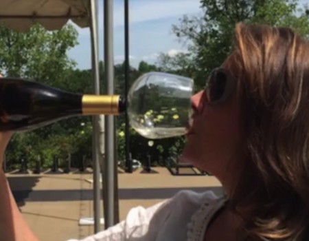 Virales Video „Die neue Art Wein zu trinken“