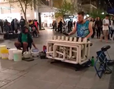 Virales Video „Plastik-Techno auf der Straße“