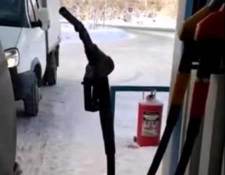 Virales Video „Gefrorenes Benzin kurz vor der Weihnachtszeit in Russland“