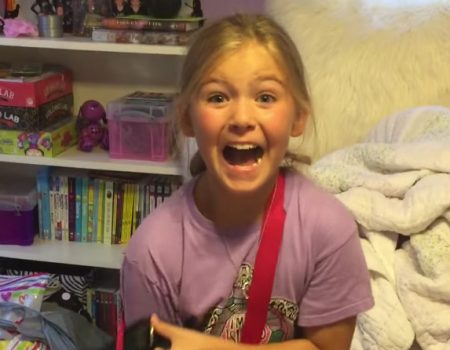 Virales Video „9 jähriges Mädchen überwältigt und überglücklich über ihr neues Kitten“