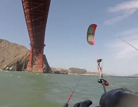 Virales Video „Kitesurfen unter der Golden Gate Bridge in San Francisco, Kalifornien bei klarem Wetter“