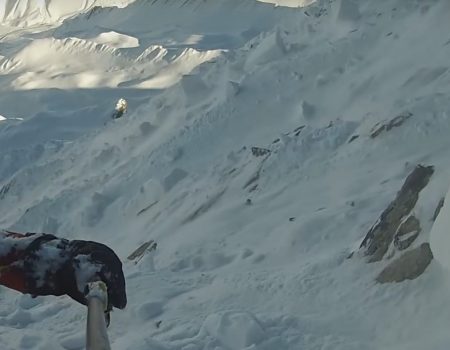 Virales Video „Knapp einer Lawine beim Snowboarden entkommen“