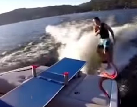 Virales Video „Ausgefallen Tischtennis spielen mit einem Wakeboard und einer Yacht“