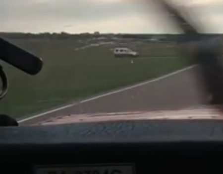 Virales Video „Beinahe-Zusammenstoß zwischen einem Flugzeug und einem Auto in Tatarstan“