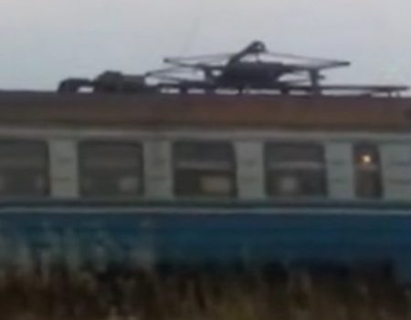 Virales Video „Elektrizitätsfeuerwerk über einem Zug in der Nähe von Kriwoj, Russland“