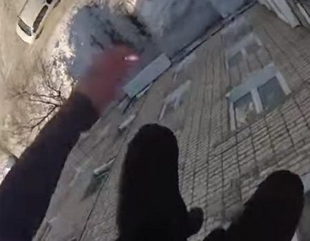 Virales Video „Russischer Youtuber Alexandr Chernikov springt von einem Dach 15 Meter auf eine Schneebank“