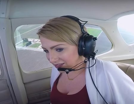 Virales Video „Sich übergeben während einem Heiratsantrag über den Wolken von Reedley, Kalifornien“