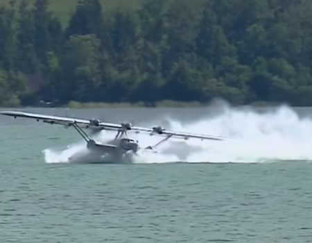 Virales Video „Pilot zeigt sein Können bei einer Wasserlandung und einem Driftmanöver während der Scalaria Air Challenge in Österreich“