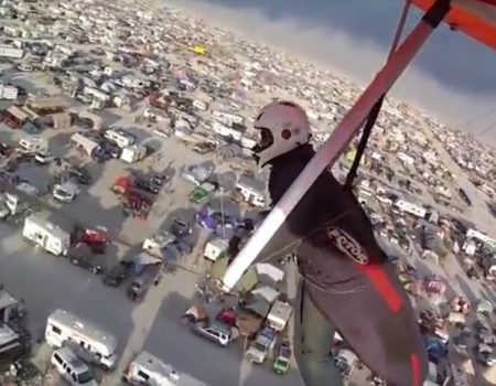 Virales Video „Auf ein Event gleiten mit einem Hang Glider oder zu Deutsch Drachenfluggerät“