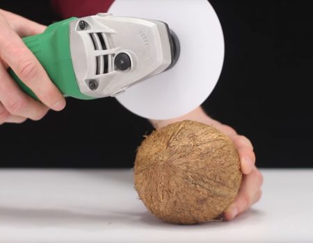 Virales Video „Wie man mit Papier alles zerschneiden kann – sogar Kokosnüsse“