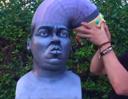 Virales Video „Der Künstler Felix Semper mit einer einzigartigen Papier-Skulptur als Tribut an einen Rapper“