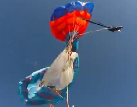 Virales Video „Da war der zweite Fallschirm im Rucksack für diesen Fallschirmspringer unumgänglich“