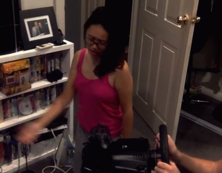 Virales Video „Junger Mann verpasst Performance der Freundin zum Valentinstag wegen Virtual-Reality-Game“