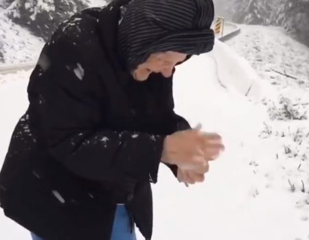 Virales Video „101-jährige Frau namens Albina Foisy aus Lillooet spielt vergnügt im Schnee und hat die Zeit ihres Lebens“