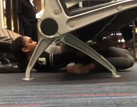 Virales Video „Ein Mädchen aus dem US-Bundesstaat Pennsylvania zeigt ein paar Amateuren am Flughafen wie man richtig Limbo tanzt“