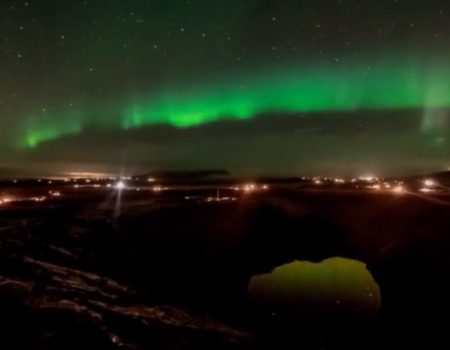 Virales Video „Beeindruckende Zeitraffer-Aufnahme von Polarlichter bzw. Nordlichter über Island mit 800 Fotos pro Stunde“