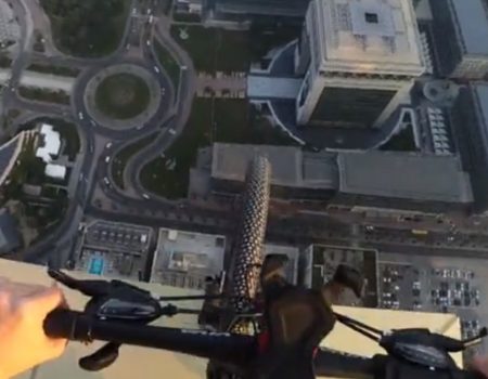 Virales Video „Rooftopping: Fahrradfahren in 328 Metern Höhe auf dem Dach eines Wolkenkratzers in Dubai“