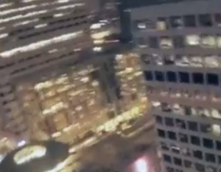Virales Video „Ein illegales Base-Jumping auf amerikanischem Boden endet mit einem netten High-Five auf einem Parkhaus“